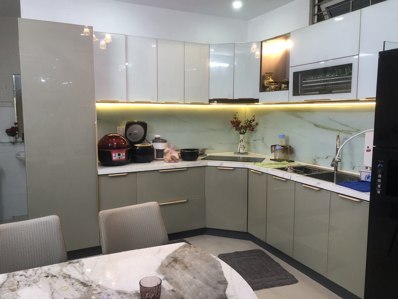 Thi công kính ốp bếp - 6