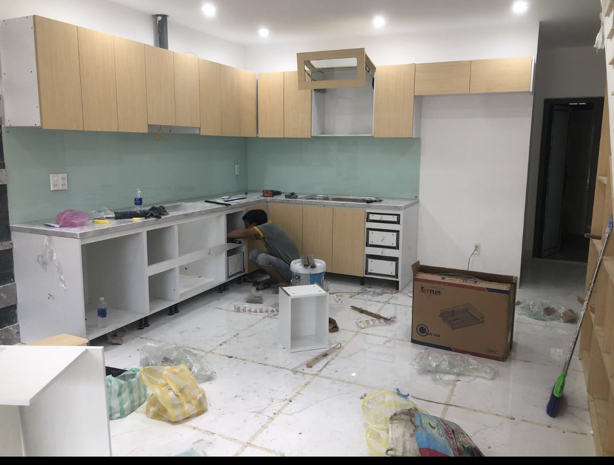 Thi công kính ốp bếp - 7