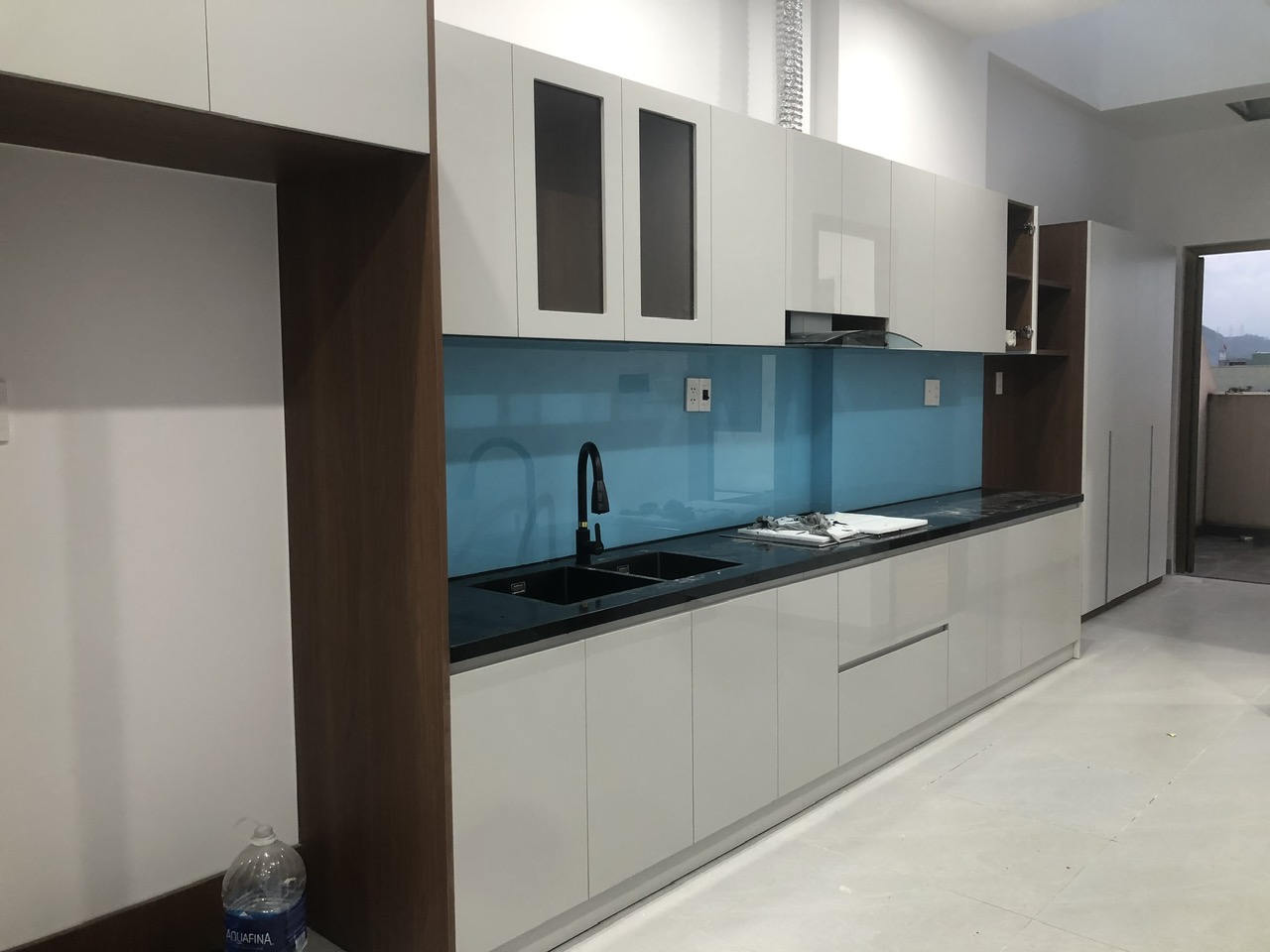 Thi công kính ốp bếp - 8