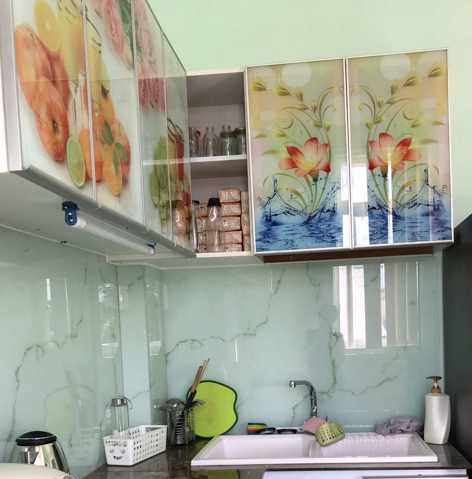 Thi công kính ốp bếp - 9