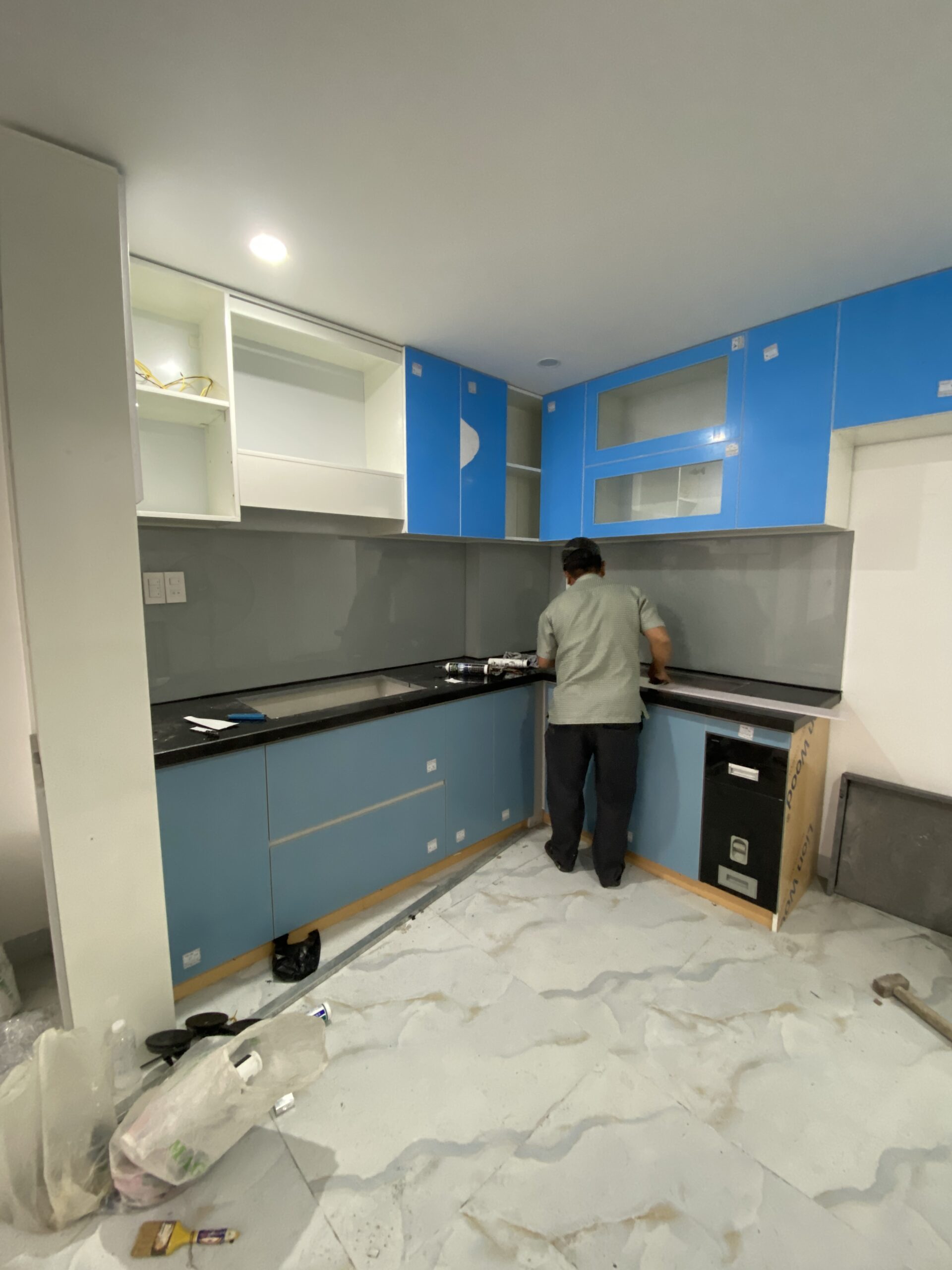 Thi công kính ốp bếp - 13